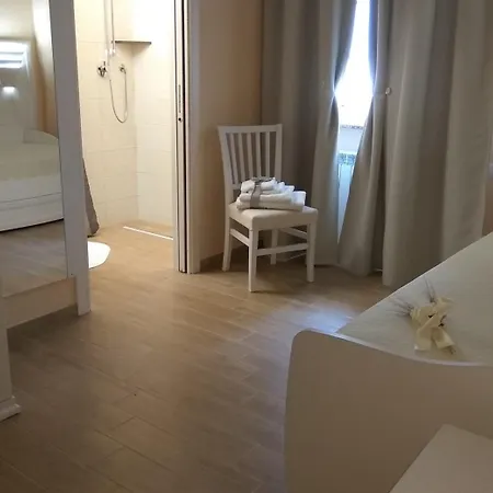 Alojamento de Acomodação e Pequeno-almoço Le Camelie 4*