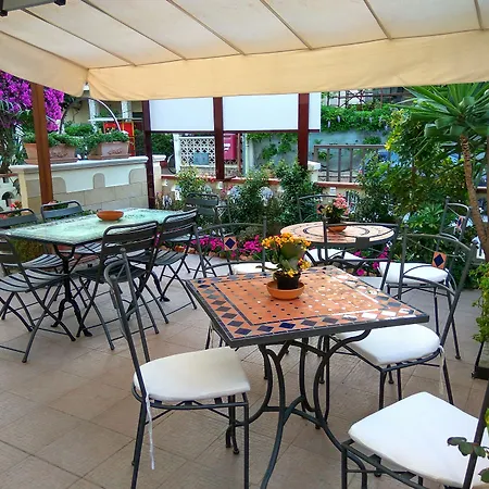 فندق مبيت وإفطار Le Camelie 4*